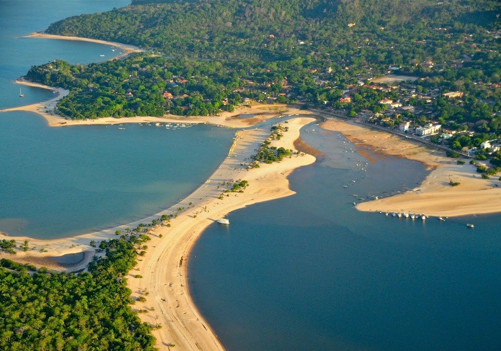 Praia e rio na região do Tapajós